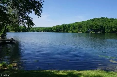 94 N Shore Dr, Wantage Twp, NJ 07461
