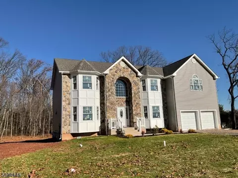40 Suydam Rd, Somerset, NJ 08873