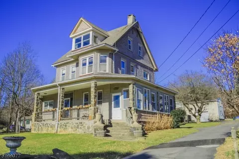 327 Liberty Rd, Lopatcong, NJ 08886