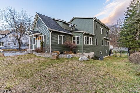 74 Glenwild Ave, Bloomingdale, NJ 07403