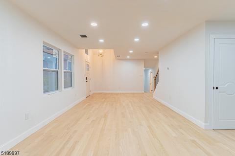 81 Hardwick Ln, Wayne, NJ 07470 photo 22