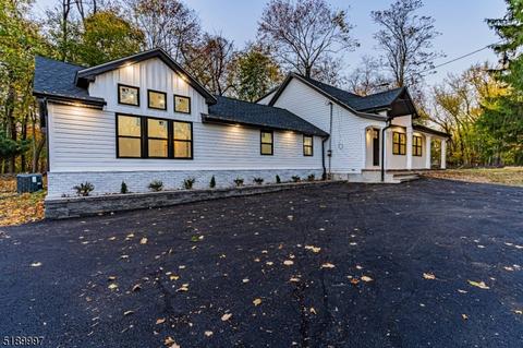 81 Hardwick Ln, Wayne, NJ 07470 photo 2