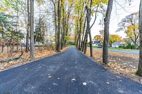 81 Hardwick Ln, Wayne, NJ 07470 photo 9