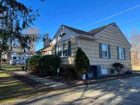 14 Drake Way, Morris Plains, NJ 07950