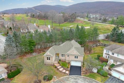 18 Post Oak Ct, Hamburg, NJ 07419