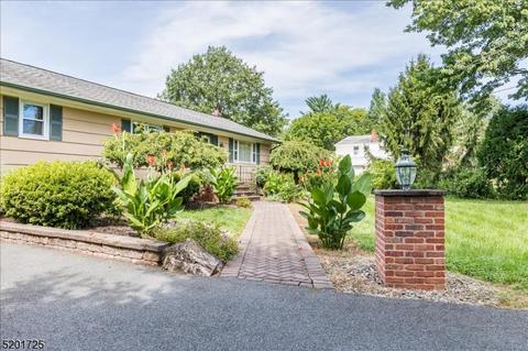 282 Stonehouse Rd, Bernards, NJ 07920