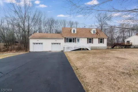 40 Davis Rd, Branchville, NJ 07826
