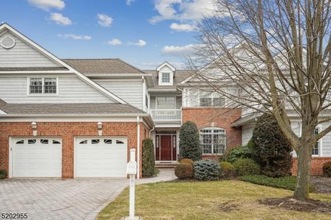 17 Melrose Ln, Green Village, NJ 07935