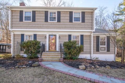 5 Winding Way, Caldwell, NJ 07006