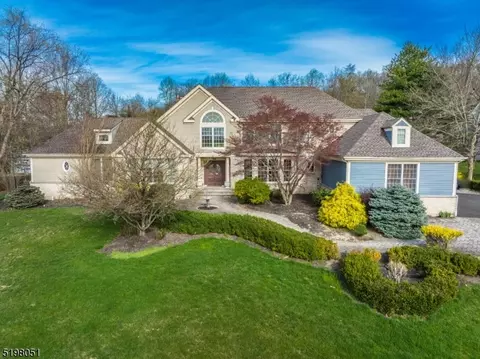 10 Chalfonte Dr, Lebanon, NJ 08833