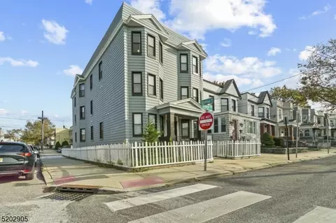 38 Troy St, Jersey City, NJ 07307