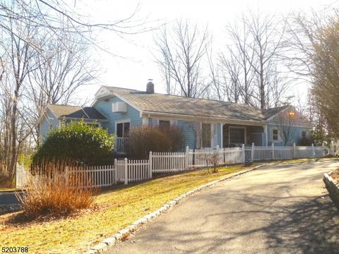 37 Wishing Well Rd, Columbia, NJ 07832