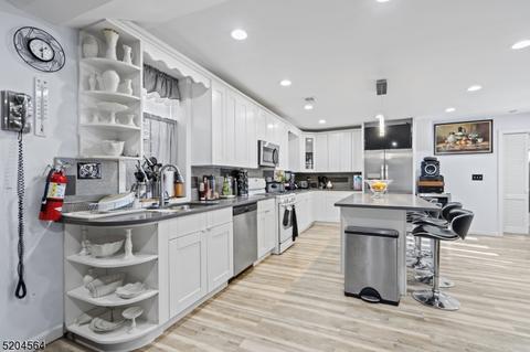 25 Drakes Ln, Irvington, NJ 07111