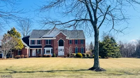 7 Liberty Hills Ct, Washington Twp, NJ 07853