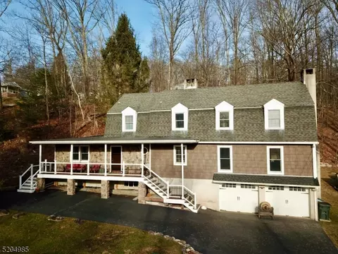 1 Old Wood Ln, Newton, NJ 07860