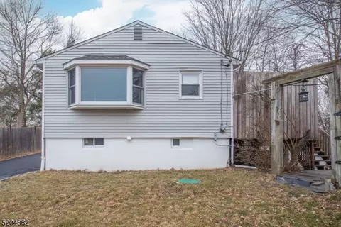 19 Pepperidge Rd, Wantage, NJ 07461