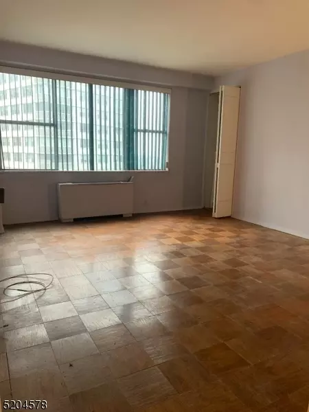2077 Center Ave #11E, Fort Lee, NJ 07024