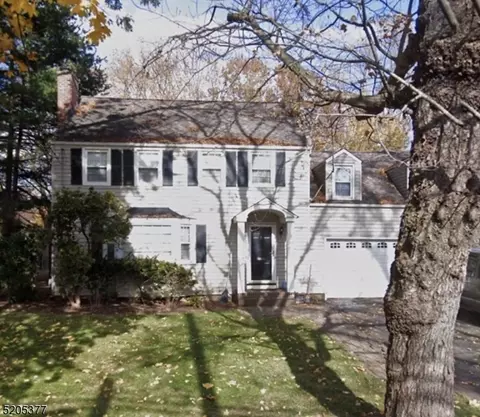 148 Meadowbrook Dr, North Plainfield, NJ 07062