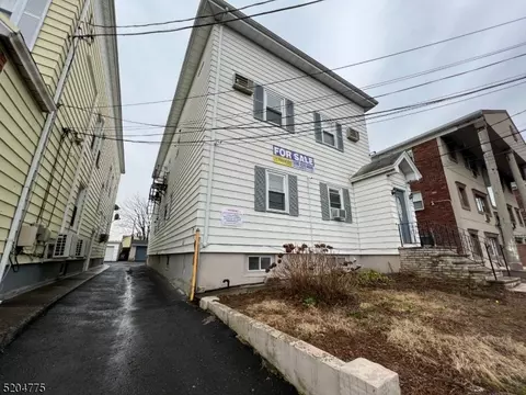 812 W Grand St #4, Elizabeth, NJ 07202