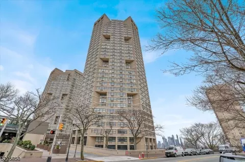 7000 Blvd #21H, Guttenberg Town, NJ 07093