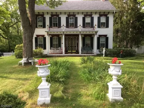 293 Main St, Chester, NJ 07930