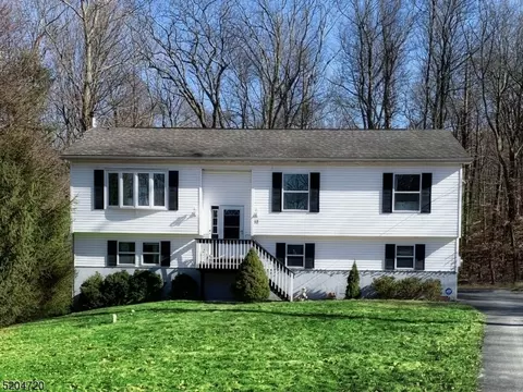 12 Glen Dr, Sussex, NJ 07461
