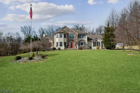18 Berry Ct, Flanders, NJ 07836