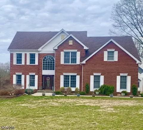 6 Briarhurst Dr, Mount Olive, NJ 07836