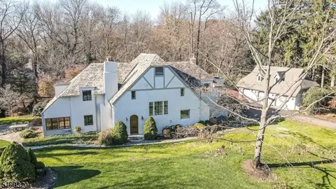 961 Nepawin Ln, Scotch Plains, NJ 07076