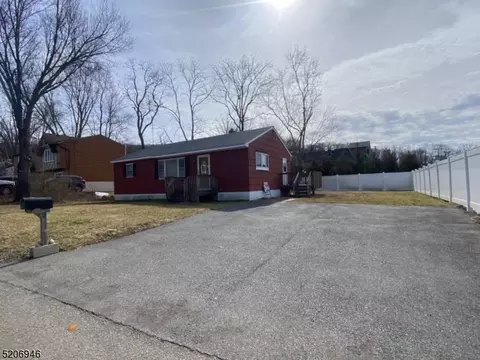 2 Brookwood Rd, Stanhope, NJ 07874