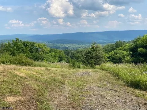 3 Vernon View Dr, Vernon Twp, NJ 07418