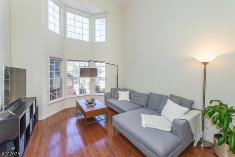 10 Ebersbach Ln, Roseland, NJ 07068