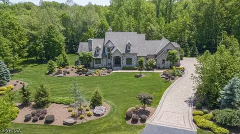 18 Whispering Woods Ln, Bernards, NJ 07920