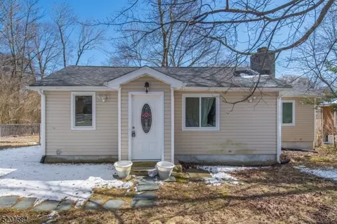 250 Wiscasset Rd, Highland Lakes, NJ 07422