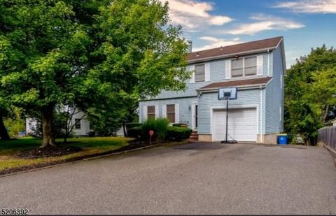 20 Hillcrest Ave, East Franklin, NJ 08873