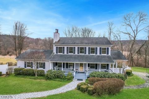 18 Dennis Rd, Lafayette, NJ 07848