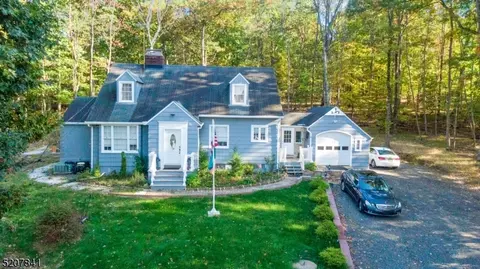 40 Oakwood Rd, Watchung, NJ 07069