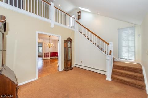194 Chestnut Dr, Wayne, NJ 07470 photo 2