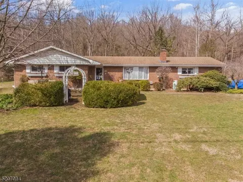 3 Singley Ln, Washington, NJ 07882