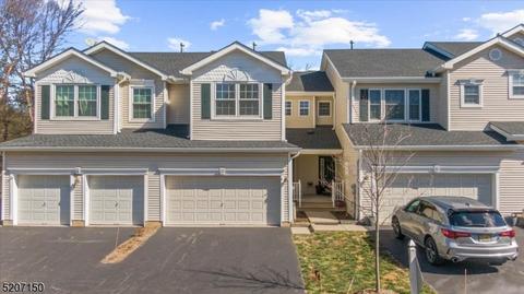 22 Alexandra Way, Clinton, NJ 08809