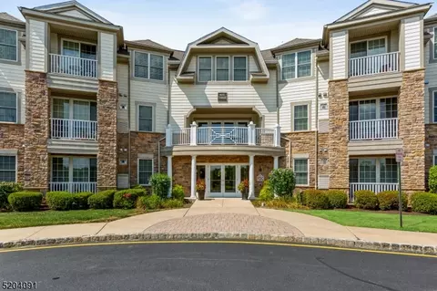 385 Victoria Dr, Bridgewater, NJ 08807