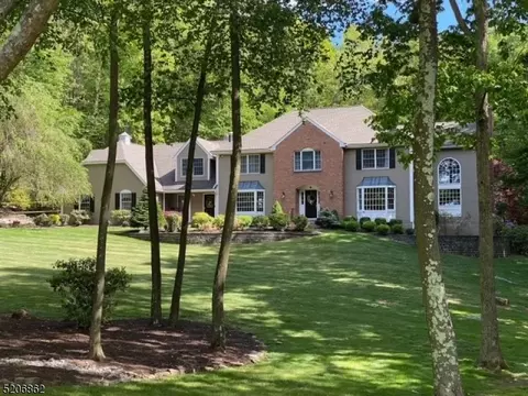 24 Old Farmstead Rd, Chester Twp, NJ 07930