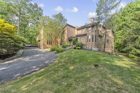 15 Ravenswood Ln, Scotch Plains, NJ 07076