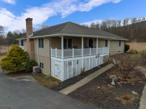171 Municipal Dr, Bloomsbury, NJ 08804