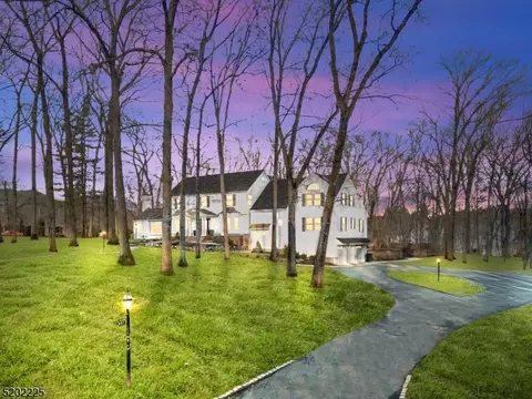 941 Fox Hill Ln, Scotch Plains, NJ 07076