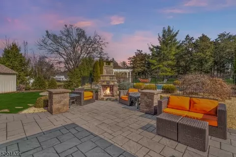121 Howell Dr, Somerville, NJ 08876