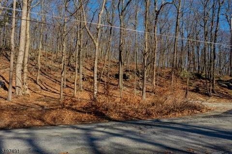 50 Lakeside Dr NW, Vernon Twp., NJ 07461