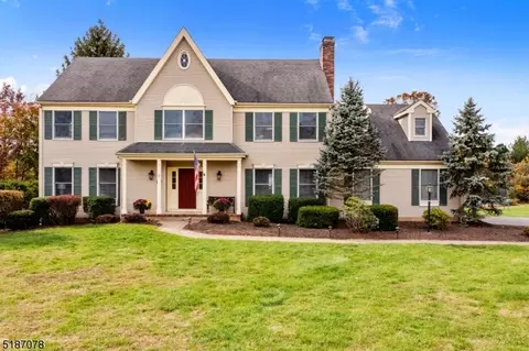 7 Canterbury Ln, Lebanon, NJ 08833