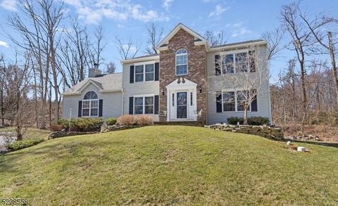6 Liberty Woods Dr, Liberty, NJ 07838