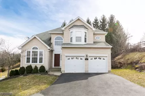 41 Canada Goose Dr, Hackettstown, NJ 07840